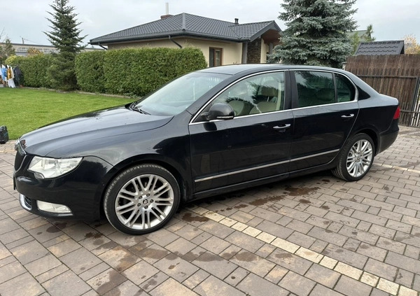 Skoda Superb cena 30000 przebieg: 326000, rok produkcji 2011 z Warszawa małe 277